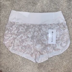 Women’s Athleta Running Free Printed Short 3.5”